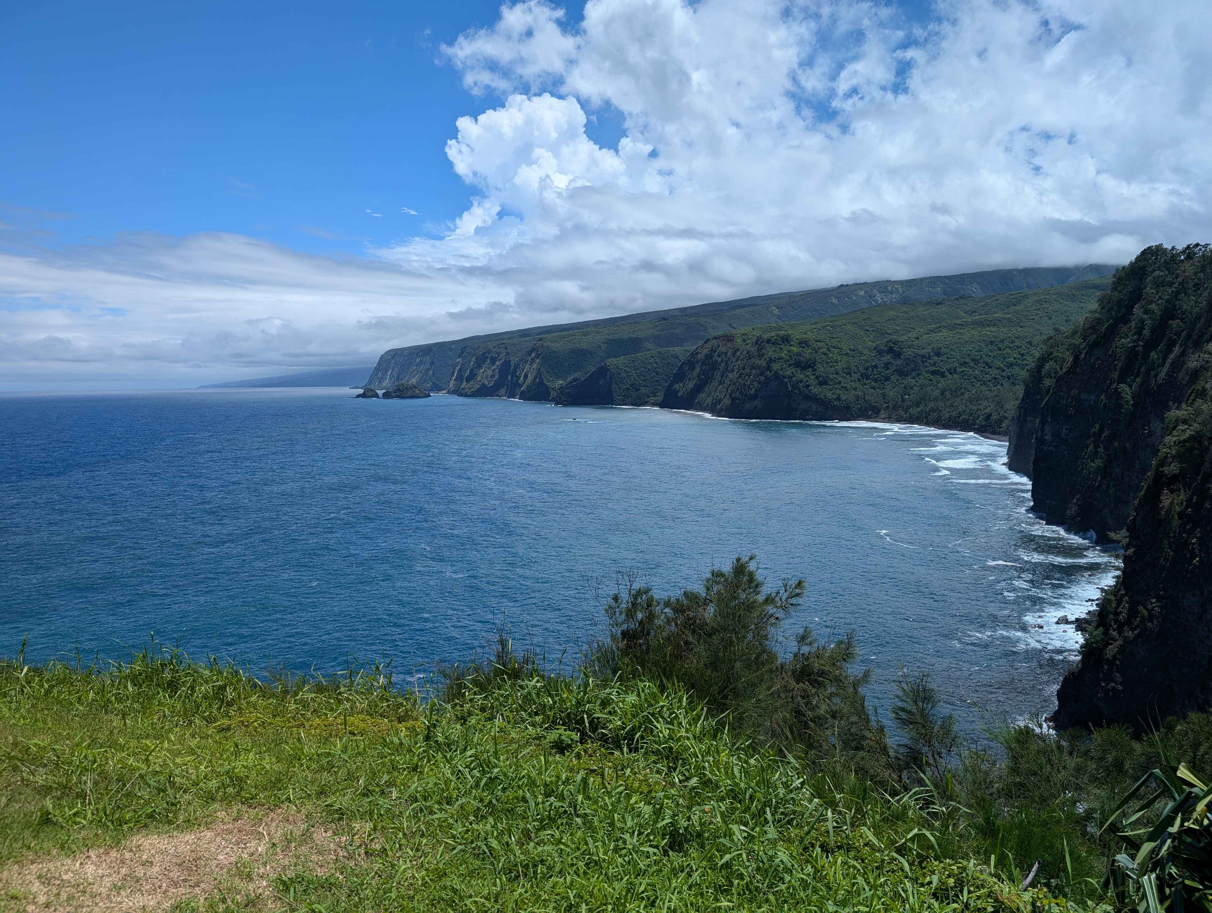 This specific cliff in Hawai'i